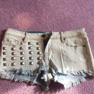 Diamond jean shorts!! 🔥🔥🔥